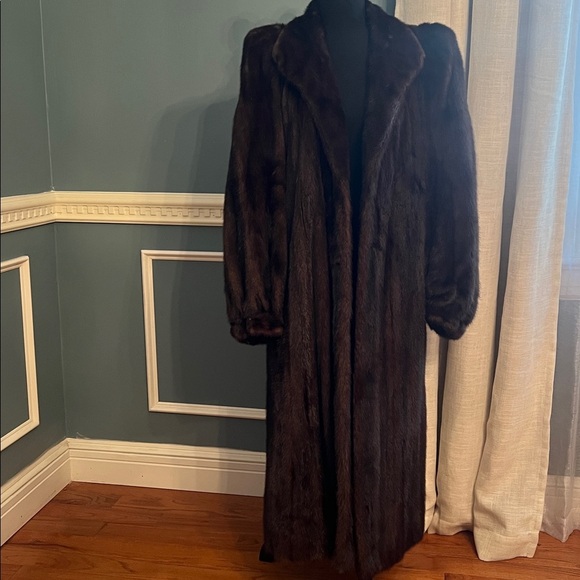 Jackets & Blazers - Luxurious Brown Fur Coat